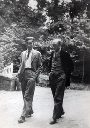 Andre Gide och Marc Schlumberger i Pontigny under ett av de årliga Decades de Pontigny, ca 1930